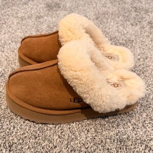 UGG Tan Shearling Lined Slippers US 8